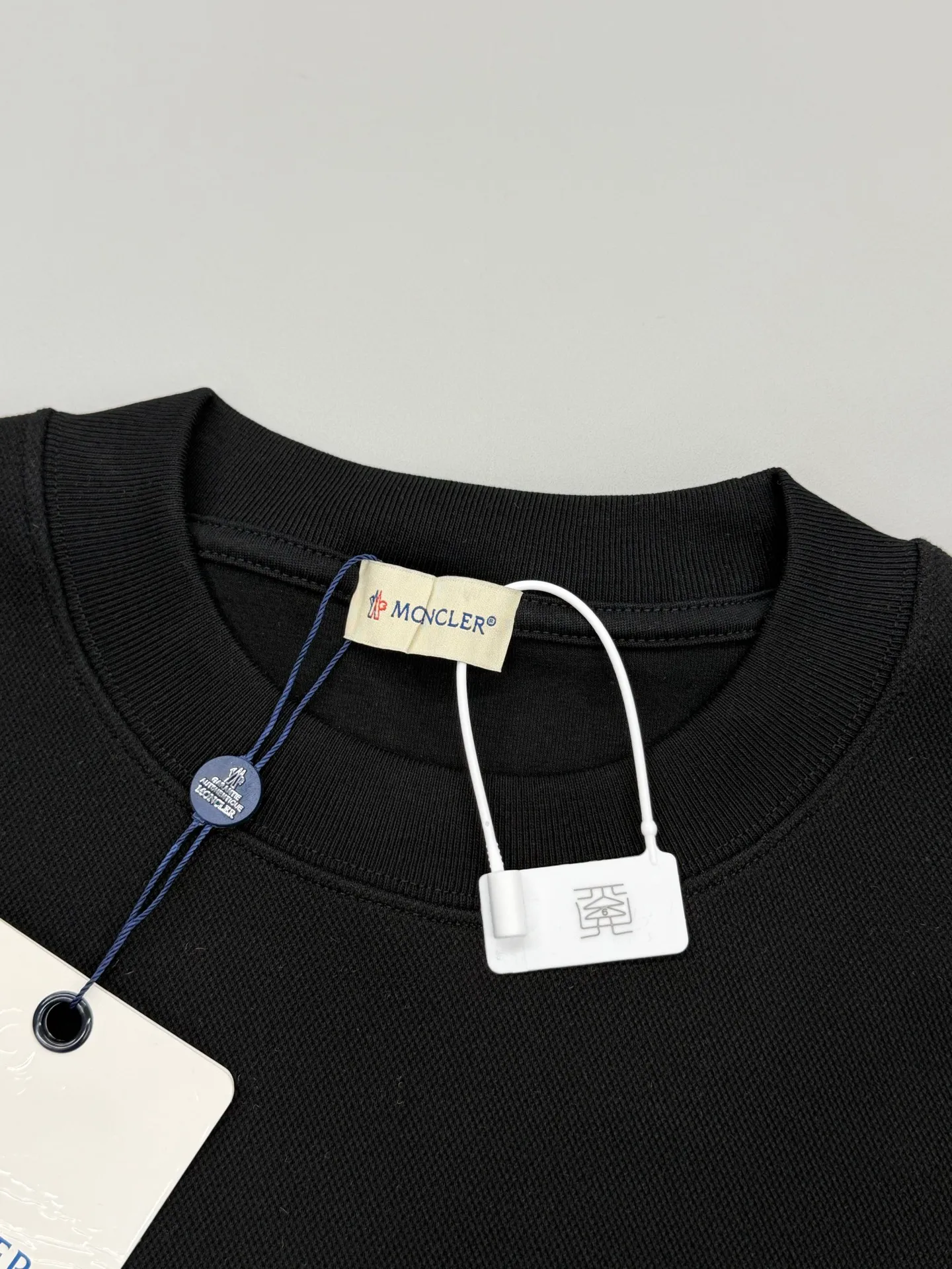 🔥🔥P135 [ Quality] Moner New Arrival T 。 ， Moner ， ， Same Style。 𝐂𝐎𝐋𝐎𝐔𝐑：White /Black 𝐒𝐈𝐙𝐄：S-XL ： S： 55- 55- 69- 69 M： 57- 57- 71- 71 L： 59- 59- 73- 73 XL： 61- 61- 75- 75 S